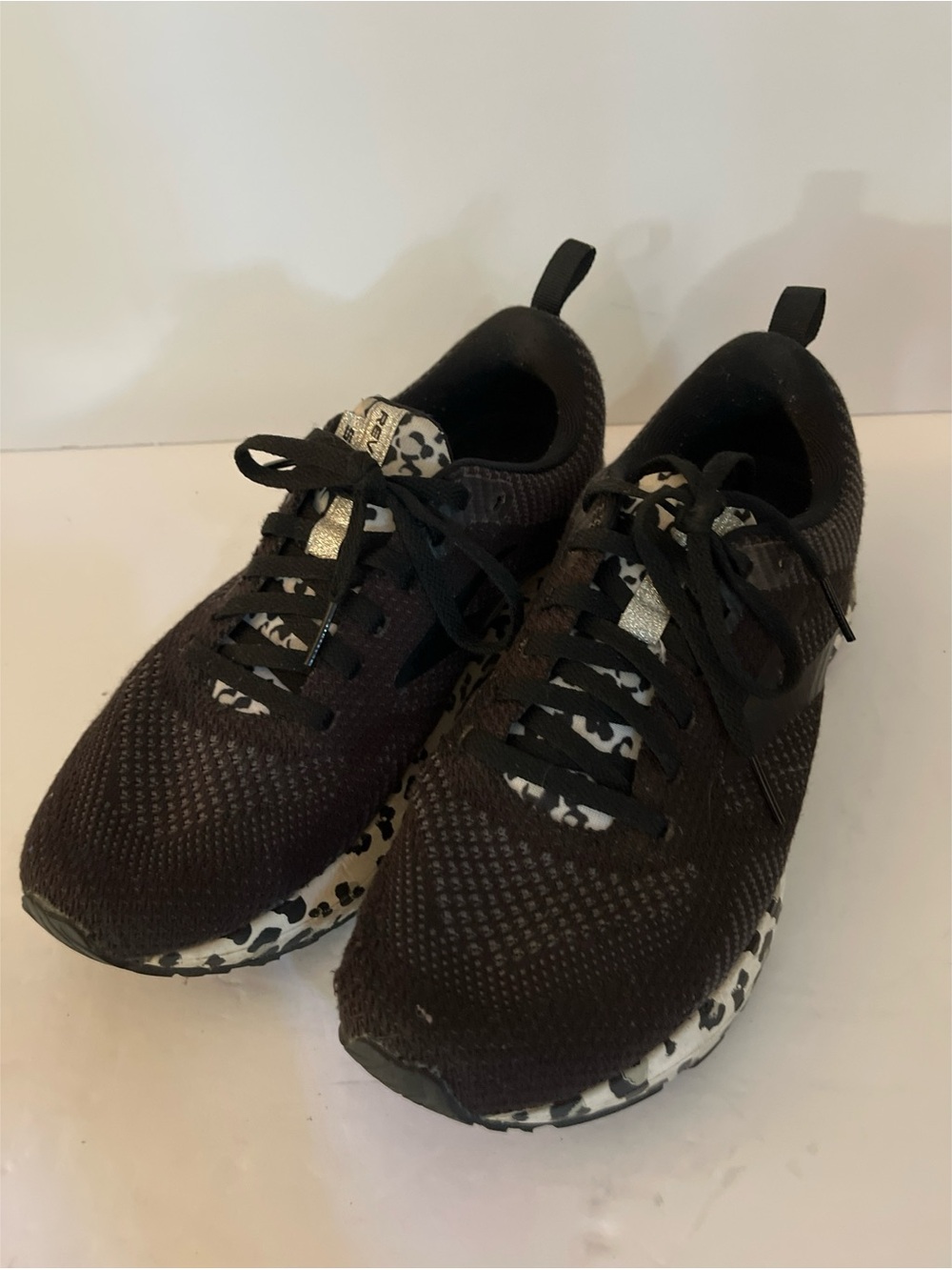 Brooks Revel 5 Snow Leopard Print Women’s Size 8